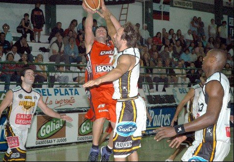 Quilmes peleó y por momentos dominó pero terminó cayendo ante el puntero (La Capital).