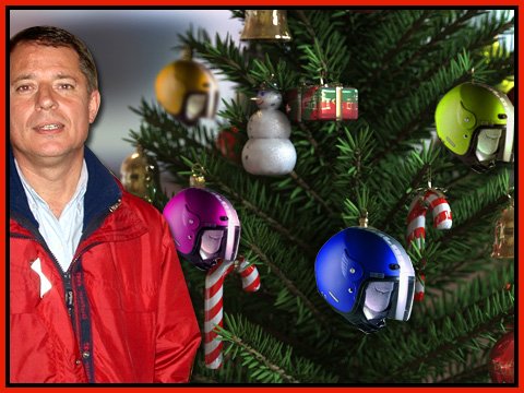 En el árbol navideño, Trinchieri verá cascos regalados por su antecesor...