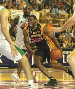 Ryan Carroll volvera a vestir la casaca aurinegra (AdC).