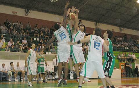 Italiana e Unión jugaron con dientes apretados, a todo o nada (Archivo).