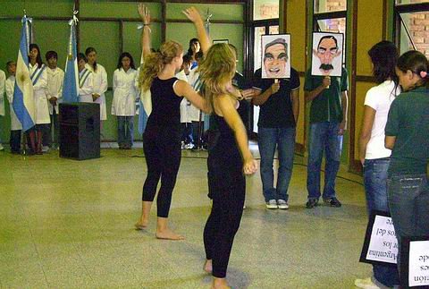 Parte de la representación de los alumnos (Foto: Daniel Culasso).