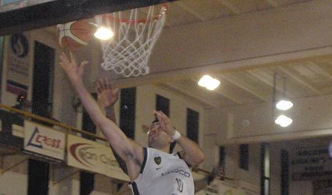 Leonardo Gutierrez, el héroe de la noche, en su última visita al Hogar de los Tigres.