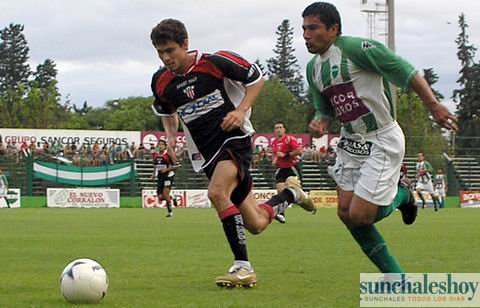 Mientras estuvo en cancha, Salteño fue uno de los mejores, siempre pidiendo la pelota y siendo eje del juego.