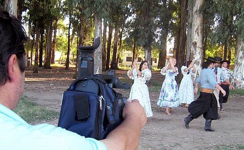 Las cámaras registran esta nueva etapa de un proyecto muy bien recibido por escuelas (Prensa Arte más Arte).