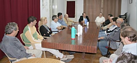 Un momento del encuentro entre autoridades y comerciantes (Prensa Centro Comercial).