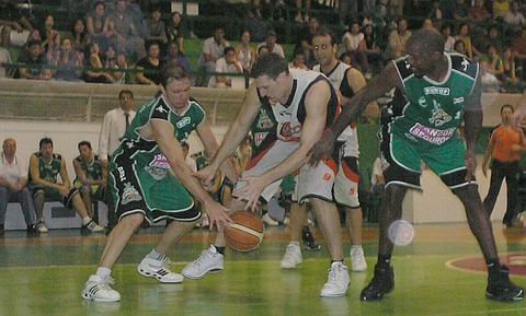 Los últimos minutos de Unión fueron a pura defensa.
