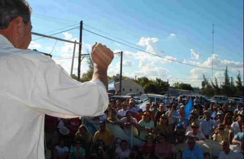 La presentación fue seguida por centenares de asistentes (Edgardo Porporatto).