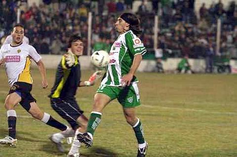 Desamparados sigue manteniendo la ilusión del ascenso (Diario de Cuyo).