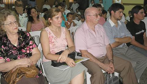 Los padrinos presentes en el acto.