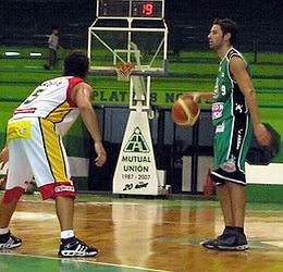 Gornatti, enfrentando al que será ahora su equipo (Archivo).