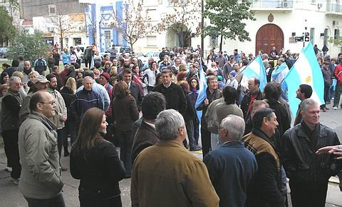 Parte de los cientos de personas que concurrieron.