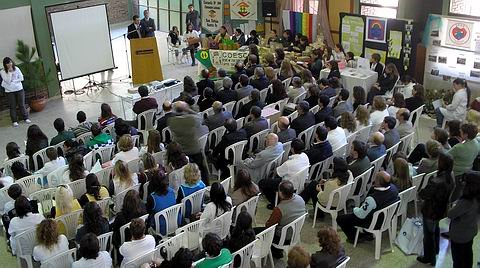 Vista área del acto desarrollado en la escuela Steigleder.