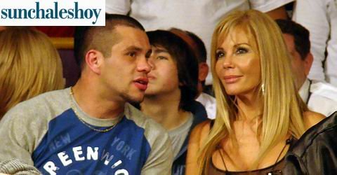 Bien flanqueado. El campeón y Graciela Alfano, dos de las figuras de la velada.