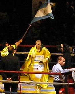 Pigu, envuelto en los colores de Atilra.