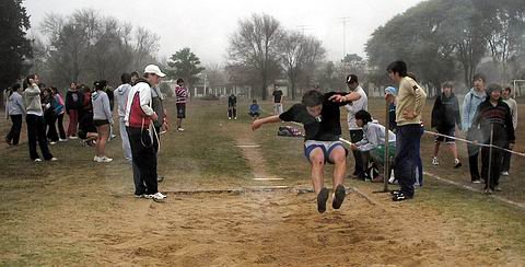 El salto en largo, una de las disciplinas realizadas.