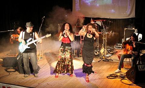 Un momento de la actuación del grupo de fusión flamenca (Prensa municipalidad).