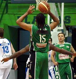 El duelo de foráneos fue claramente para el refuerzo albiverde.