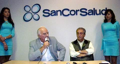 Las autoridades, en la rueda de prensa de anoche.