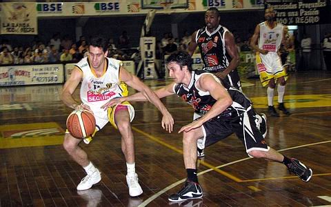 Libertad no supo mantener el ritmo de los primeros 30 minutos y cayó en La Banda (Foto: Gentileza Danilo Gimenez).