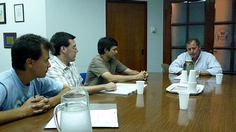 El intendente con algunos de los vecinos del lugar (Foto: Prensa municipalidad).
