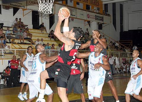 Flamengo suma dos de dos en victorias y presentaciones y se encamina a la clasificación (Foto: Fernando Melchiori).
