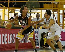 Ginobili volvió unos minutos pero de a poco va poniéndose en forma.
