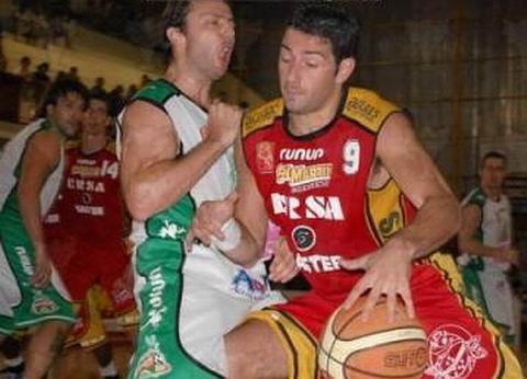 Unión no pudo contener el aluvión correntino (Foto: Gentileza diario Epoca).