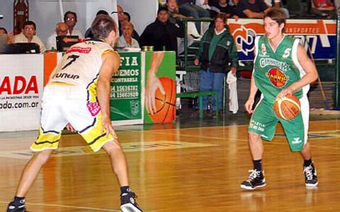 El partido fue duro pero el local rápidamente le encontró la vuelta (Foto: Gentileza El Patagónico).