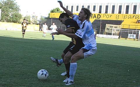 Los aurinegros arrancaron en ventaja pero no pudieron sostener el resultado (Foto: Fernando Melchiori).