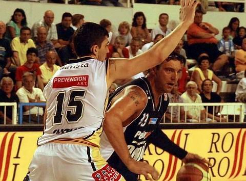 El duelo interno fue feroz. Batista sumó 17 puntos y González 19 (Foto: Gentileza deportemarplatense).