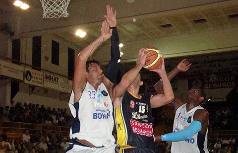 Batista le ganó el duelo de internos a González.