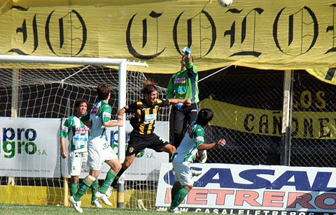 El fin de semana volverán a verse las caras aurinegros y albiverdes (Archivo).