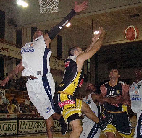 El campeón doblegó al puntero de la Liga Nacional.