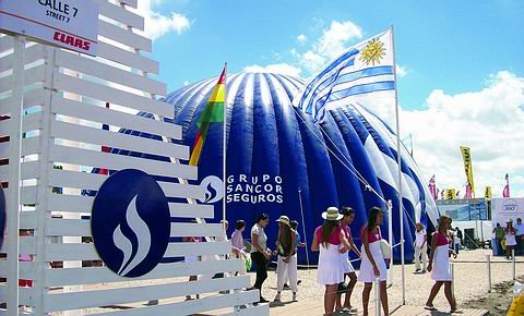 El stand de Sancor Seguros, con el domo al final.