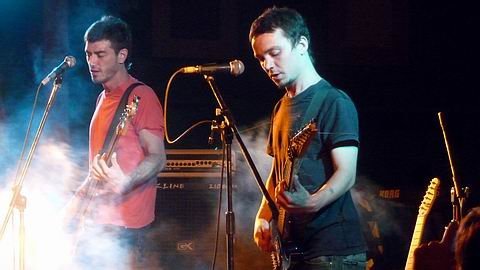 Los chicos de Seres Nocturnos en plena actuación (Foto: Prensa municipalidad).