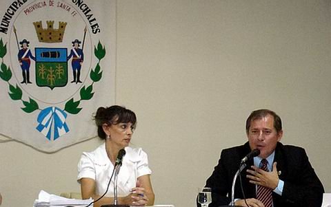 El intendente junto a la presidente del Concejo, Laura Peterlín.