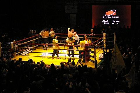 Garay, campeón mundial en el mítico Luna Park (Archivo).