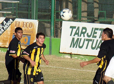 Libertad encontró los goles ante el campeón.