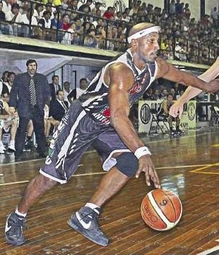 James Williams, en acción, en Olímpico de La Banda, la última temporada.