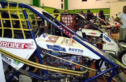 Las máquinas volverán a recorrer la pista local (Archivo).