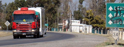 Tránsito hay, accidentes también, la obra se definirá por lobby parece ser.