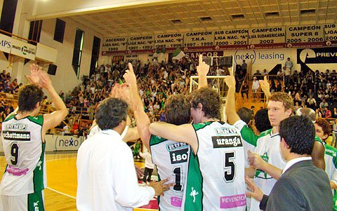 Unión festeja junto a su gente en el Hogar de los Tigres.