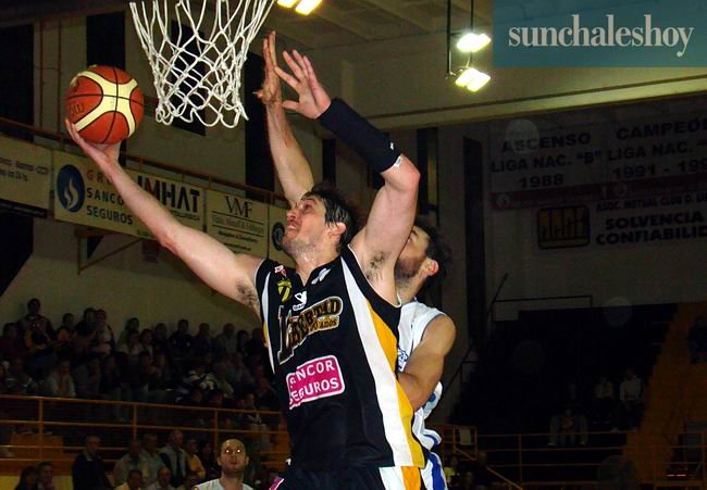 Duelo de selección, el Gringo perseguido por el Yacaré.