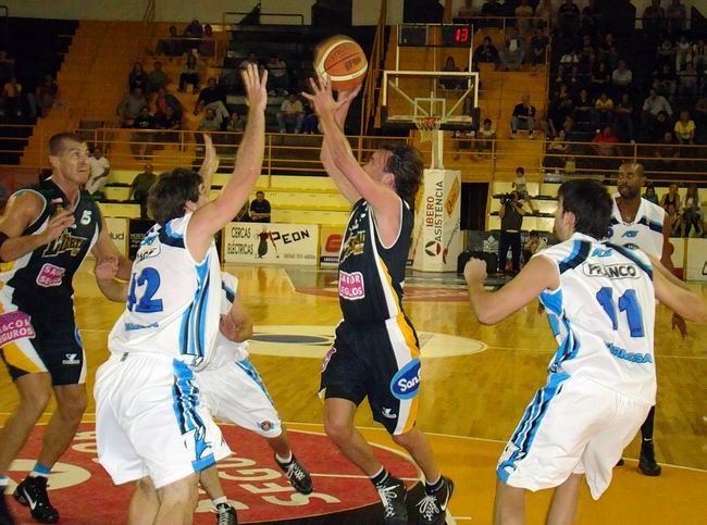 Las tierras formoseñas serán el escenario del choque de la noche.