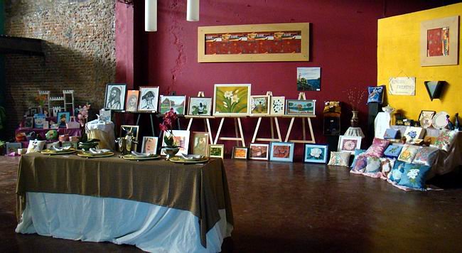 Detalle de las obras en exposición. Hubo varias producciones expuestas en Casa Maíz.