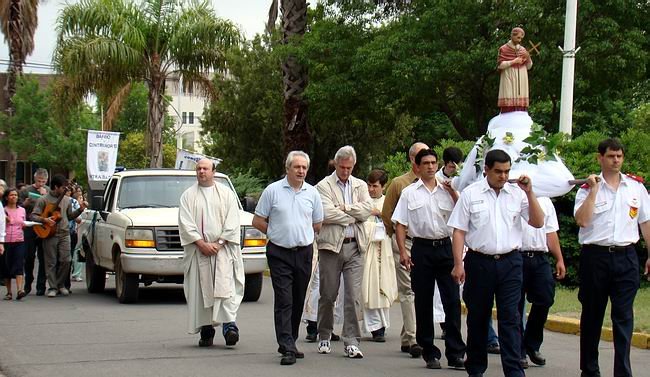 La imagen de San Carlos recorrió las calles sunchalenses.