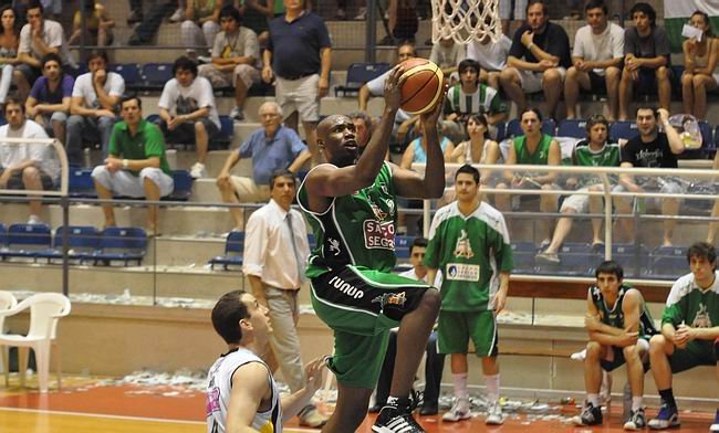Unión controló el juego en todo momento. El albiverde se mostró sólido a partir de un arranque demoledor (Foto: El Litoral).