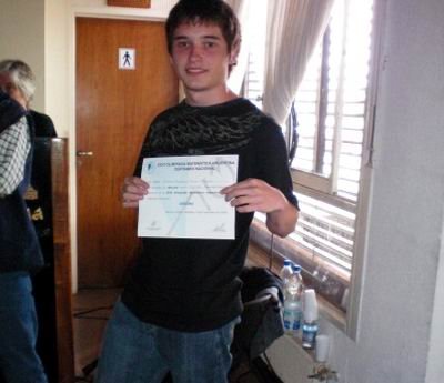 Federico, con el diploma que le entregaron. Federico, con el diploma que le entregaron.