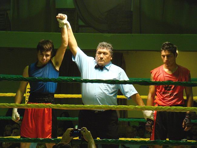 Juan Soria, ganador por puntos, sobre Fabián Arrieta.