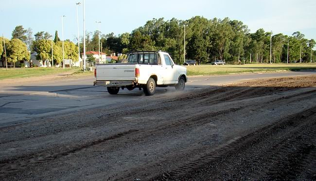 La rotonda ya estaba preparada ayer para ser reparada.